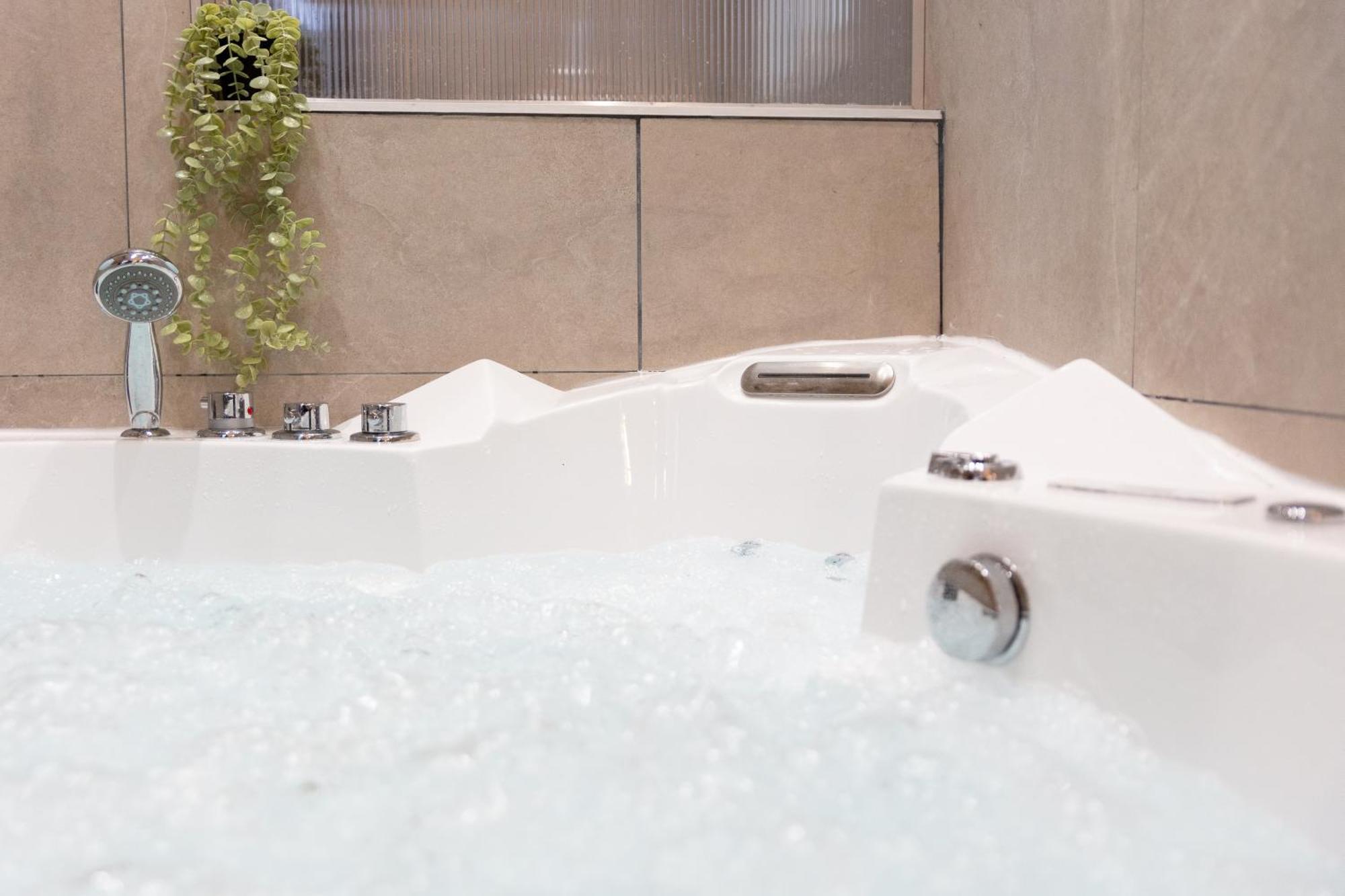 Lovelife-Jacuzzi-Netflix-Acces-24/7-Prive Étampes Extérieur photo