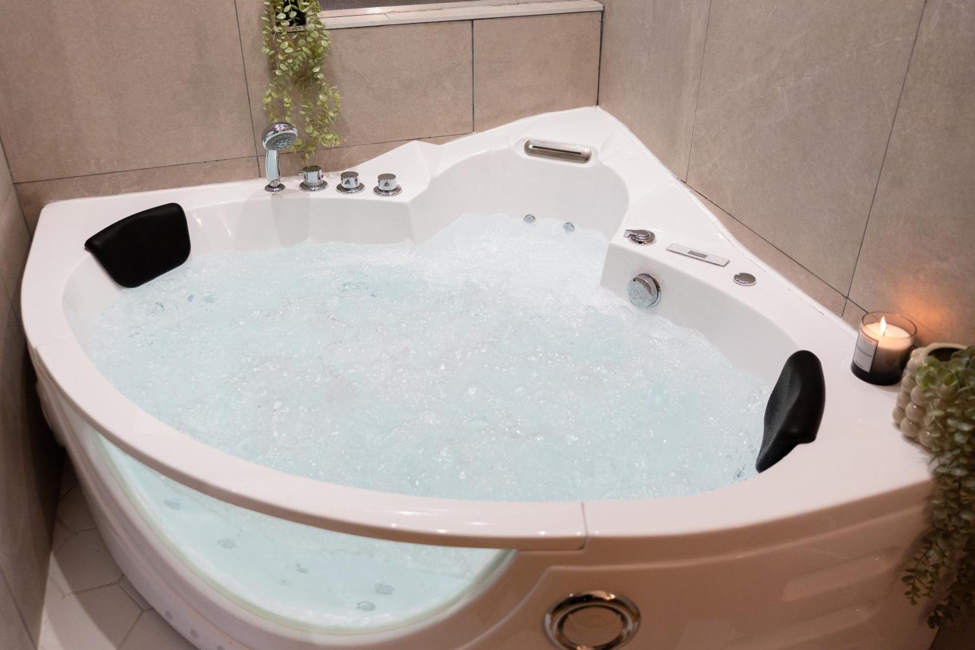 Lovelife-Jacuzzi-Netflix-Acces-24/7-Prive Étampes Extérieur photo