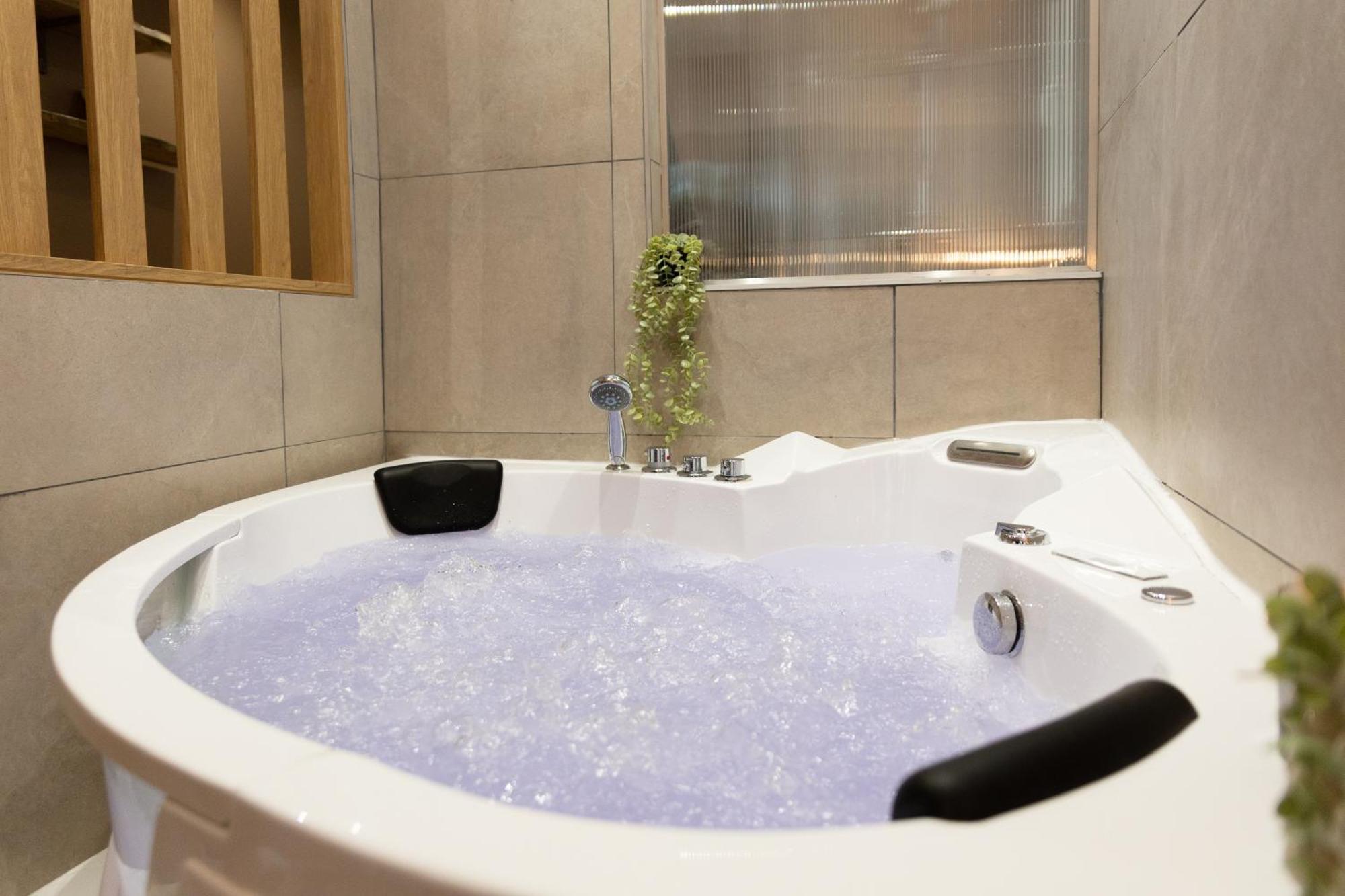 Lovelife-Jacuzzi-Netflix-Acces-24/7-Prive Étampes Extérieur photo